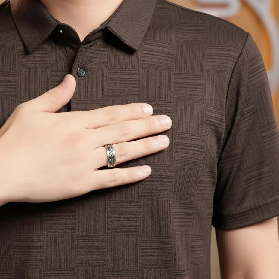 [Leve 5, Pague Só 3] Camisa Polo Mazano Masculina em Poliéster e Spandex com Textura Geométrica e Botões Metálicos + BRINDES